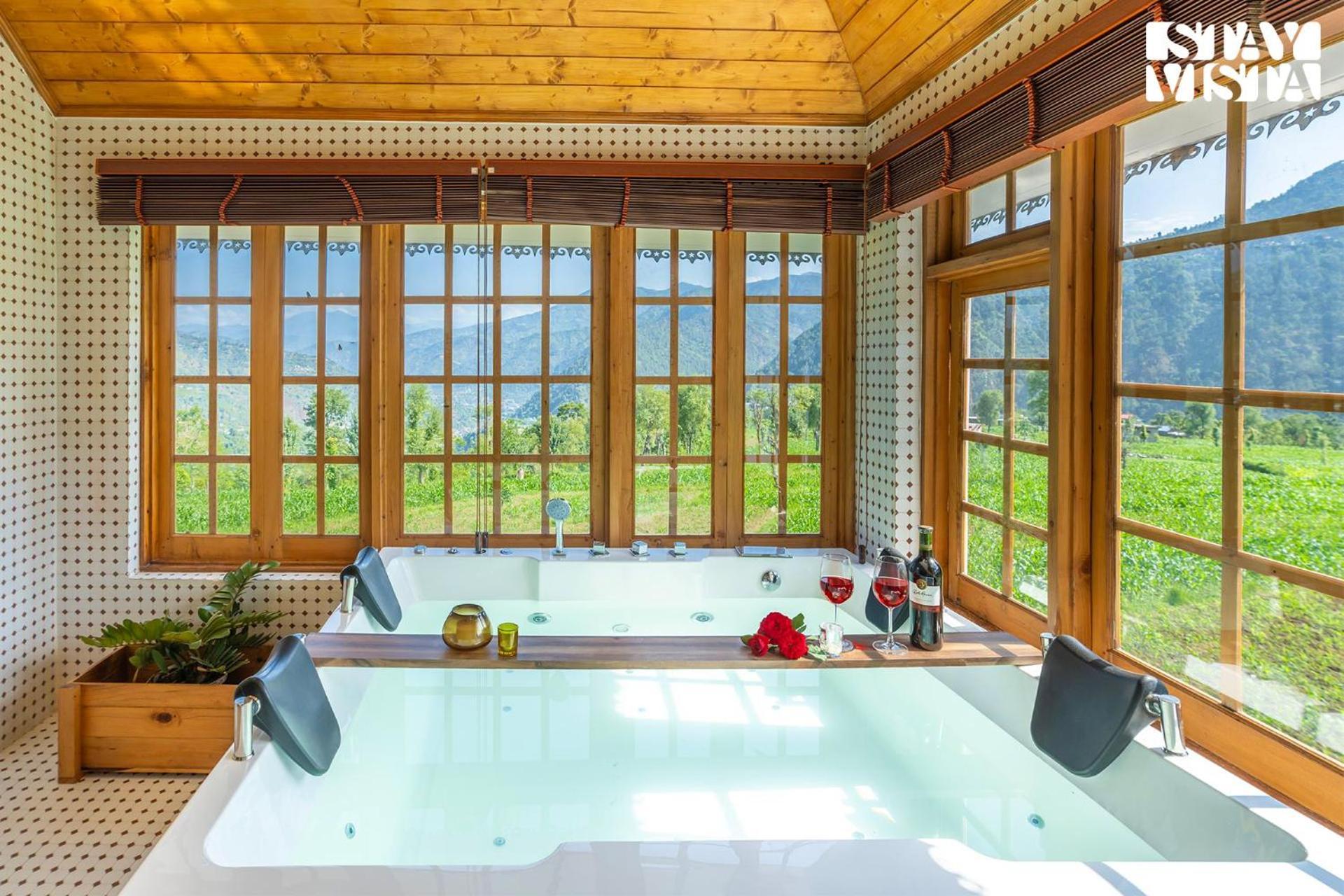 Stayvista At The Oakridge 4 Bhk Villa In Dharamshala With Jacuzzi & Balcony Chamba  Εξωτερικό φωτογραφία